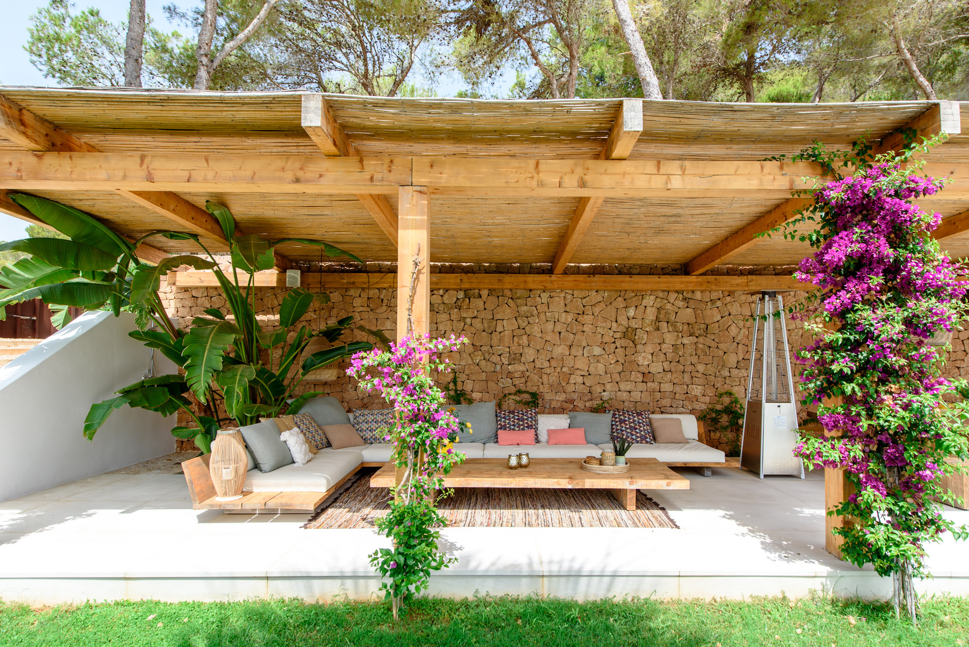 Resa estates huis kopen Ibiza es cubells villa potche wood.jpg